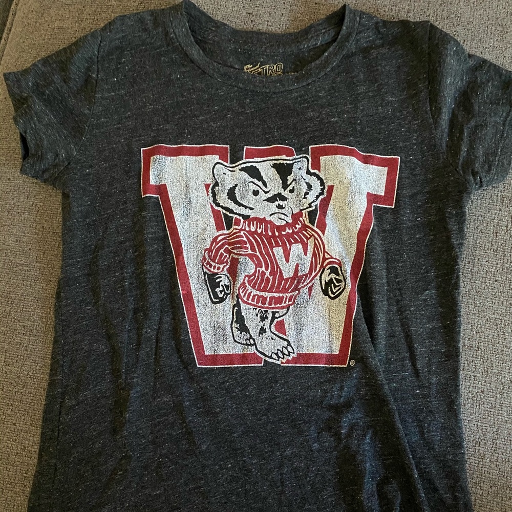 Univ. Of Wisco t-shirt